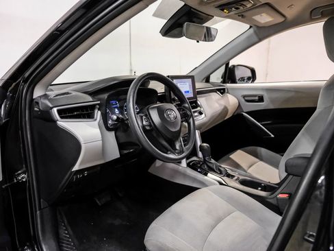 Used 2023 Toyota Corolla Cross L FWD image 3