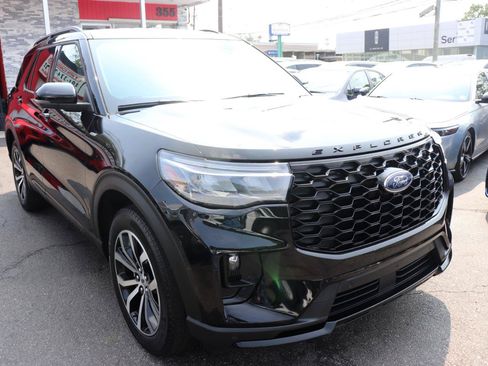 Used 2025 Ford Explorer ST-Line AWD/4WD image 7