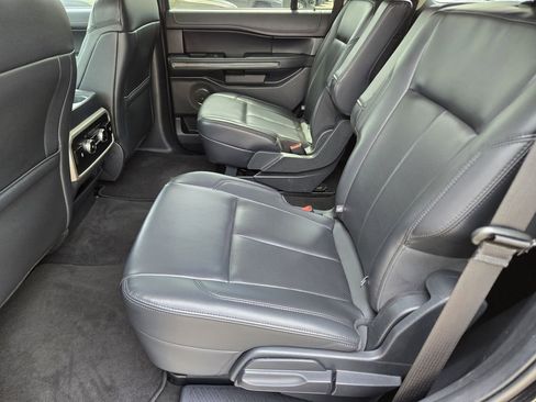 Used 2024 Ford Expedition XLT RWD image 18