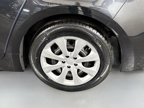 Used 2020 Toyota Corolla LE image 36