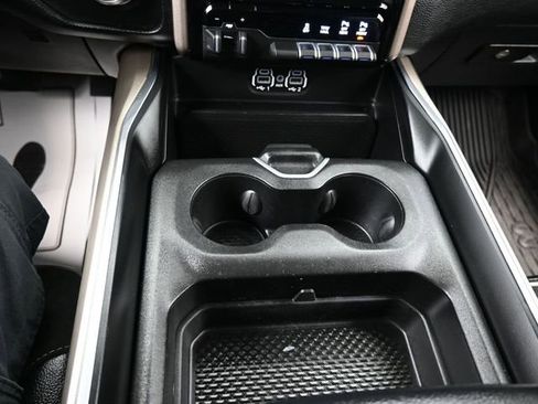 Used 2022 RAM 1500 Laramie AWD/4WD image 11