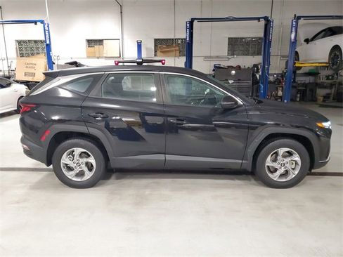 Used 2022 Hyundai Tucson SE image 3