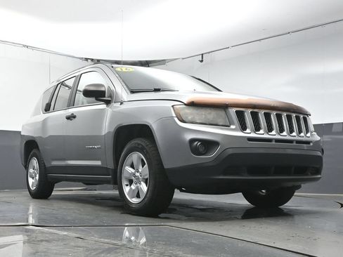 Used 2016 Jeep Compass Sport FWD image 29