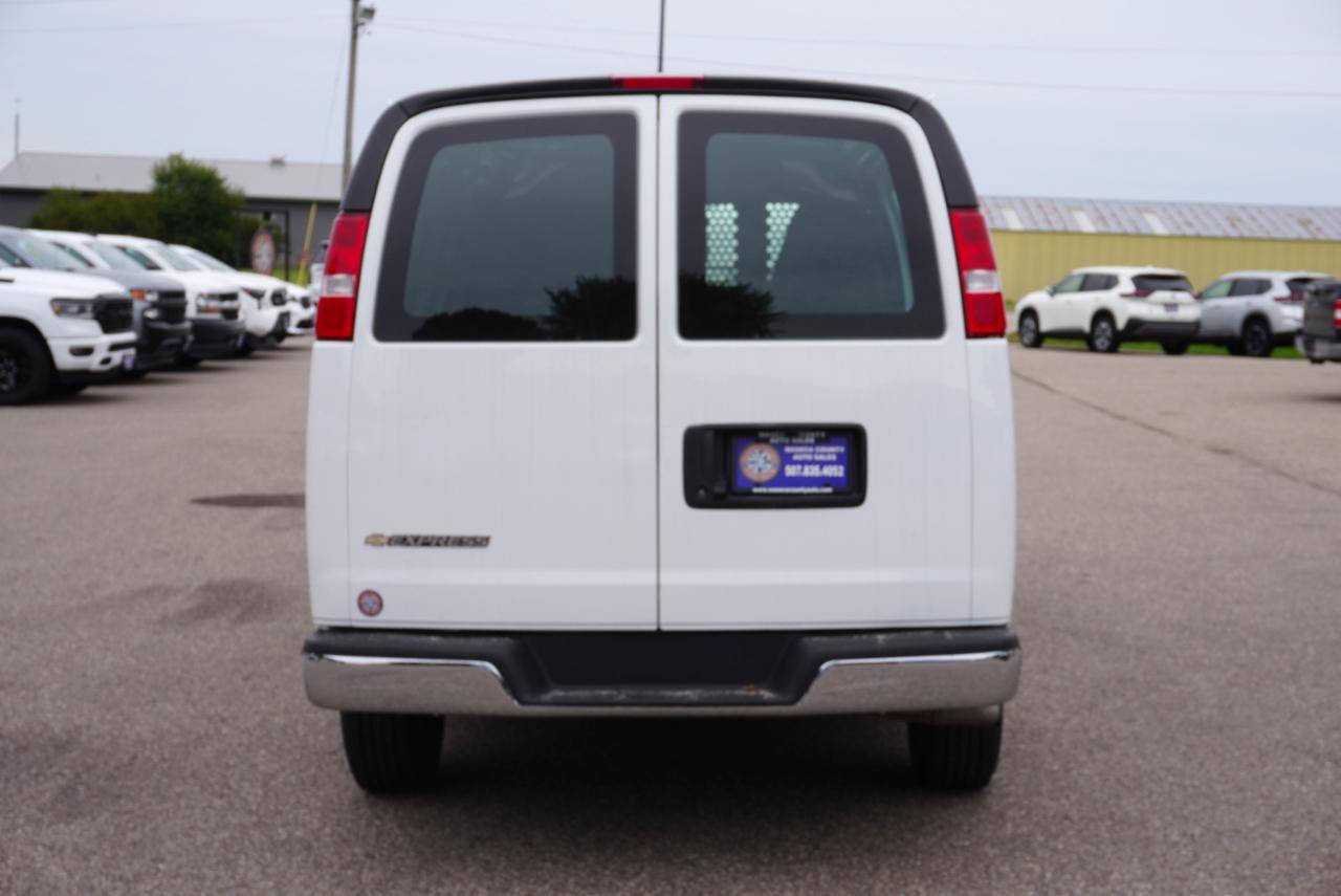 Used 2025 Chevrolet Express 2500 w/ Driver Convenience Package RWD image 4