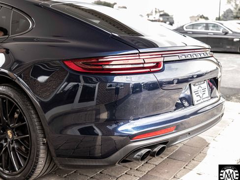 Used 2018 Porsche Panamera 4 image 14