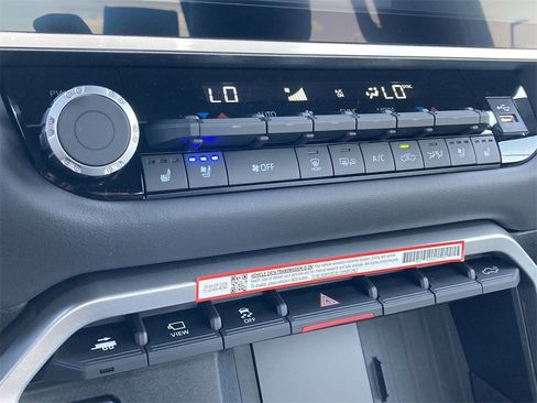 New 2025 Toyota Tundra Platinum image 24