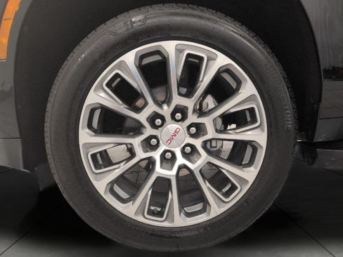 Used 2025 GMC Yukon XL Denali AWD/4WD image 3