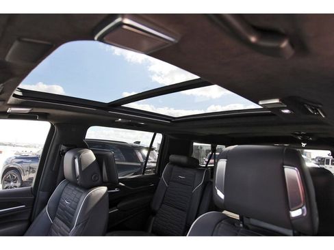 Used 2023 Cadillac Escalade ESV Sport Platinum image 29