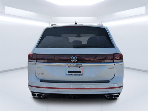 Used 2024 Volkswagen Atlas SEL Premium R-Line image 4