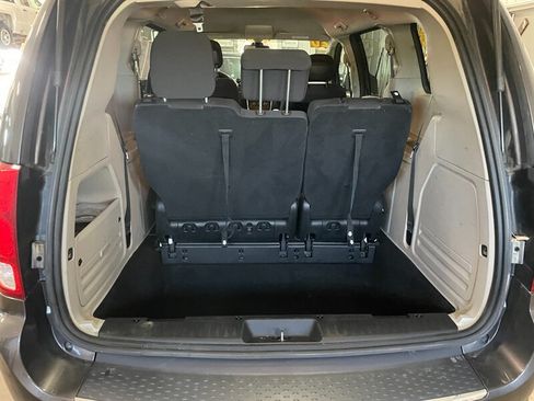 Used 2020 Dodge Grand Caravan SE w/ SE Plus Group FWD image 21