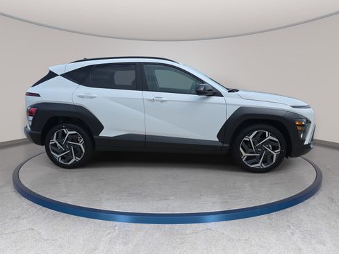 Used 2026 Hyundai Kona SEL Premium FWD image 5