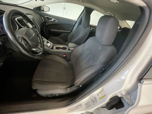Used 2016 Chrysler 200 Limited w/ Convenience Group image 11