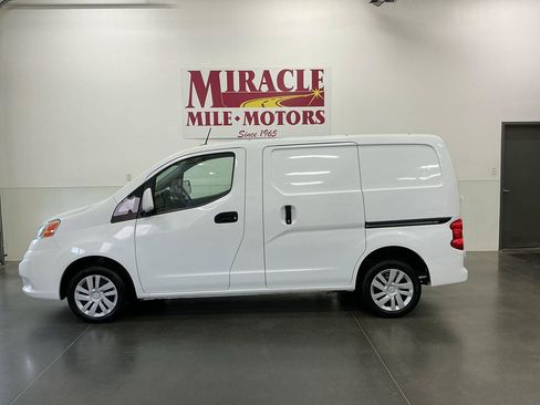Used 2019 Nissan NV200 SV w/ Navigation Package FWD image 2