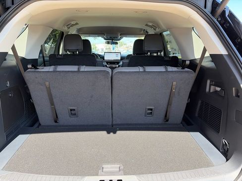 New 2026 Ford Explorer Active w/ Active Comfort Package RWD image 9