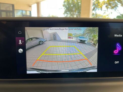 Used 2025 Kia Seltos S image 21