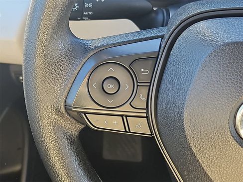 Used 2022 Toyota Corolla LE image 17