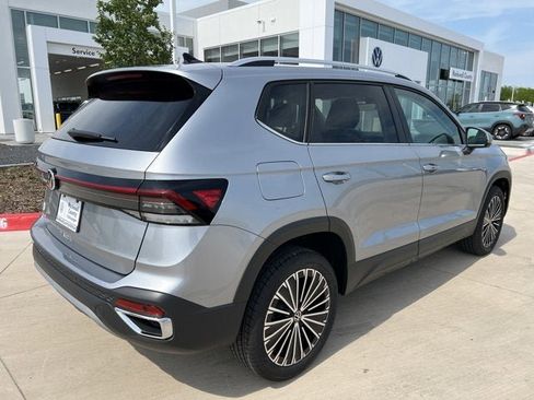 New 2025 Volkswagen Taos SE image 8