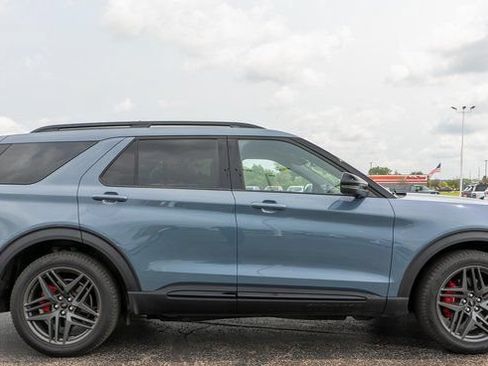 Used 2025 Ford Explorer ST AWD/4WD image 5