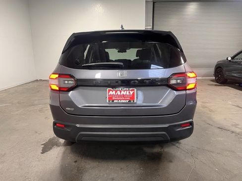 Used 2023 Honda Pilot LX image 4