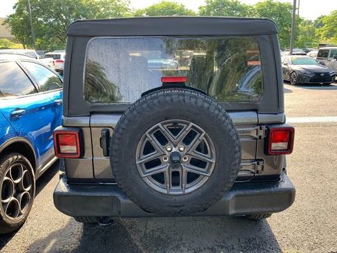 Used 2025 Jeep Wrangler Unlimited Sport AWD/4WD image 3