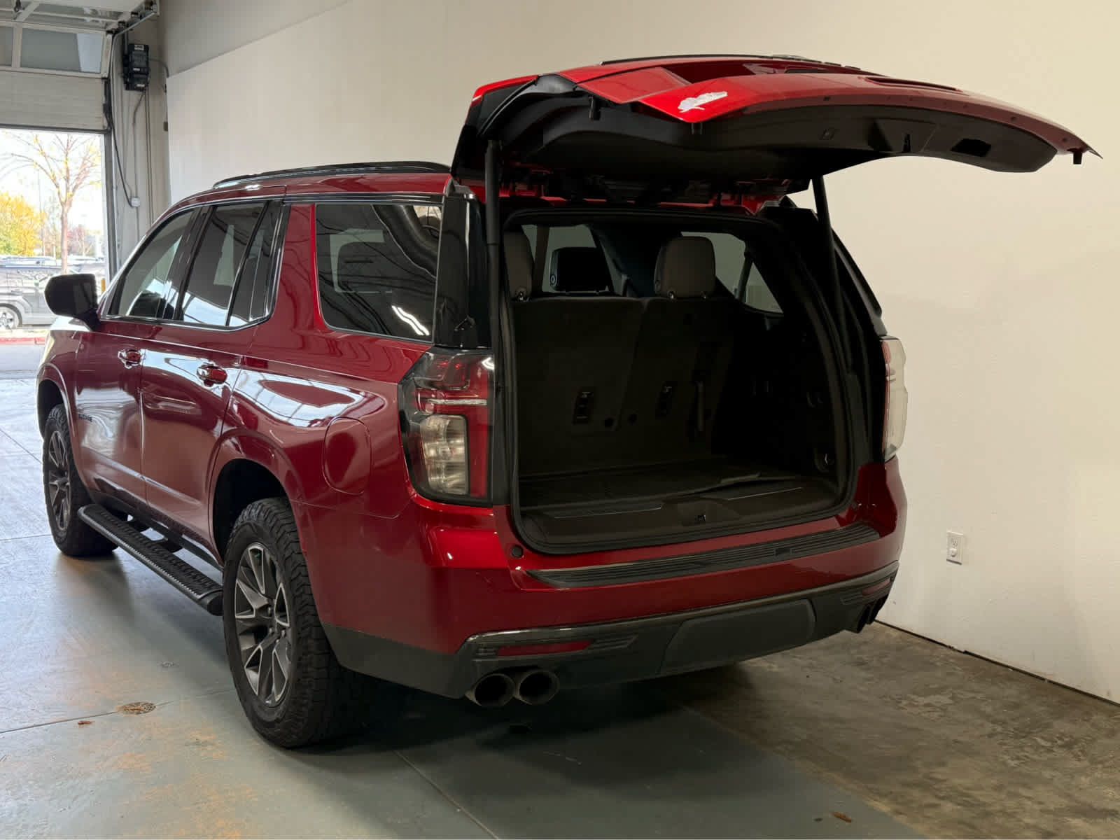 Used 2021 Chevrolet Tahoe Z71 w/ Rear Media and Nav Package AWD/4WD image 4