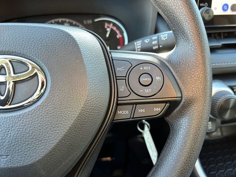 Used 2025 Toyota RAV4 LE AWD/4WD image 16