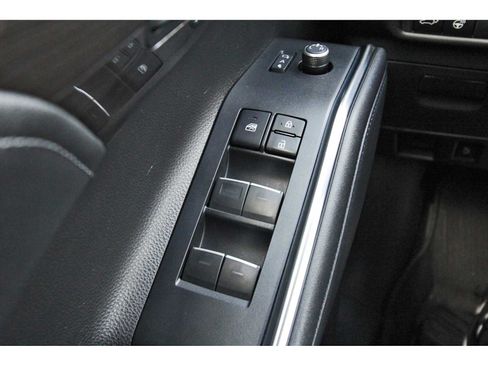Used 2023 Toyota Highlander Limited FWD image 22
