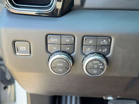 Used 2024 GMC Sierra 1500 AT4 image 19