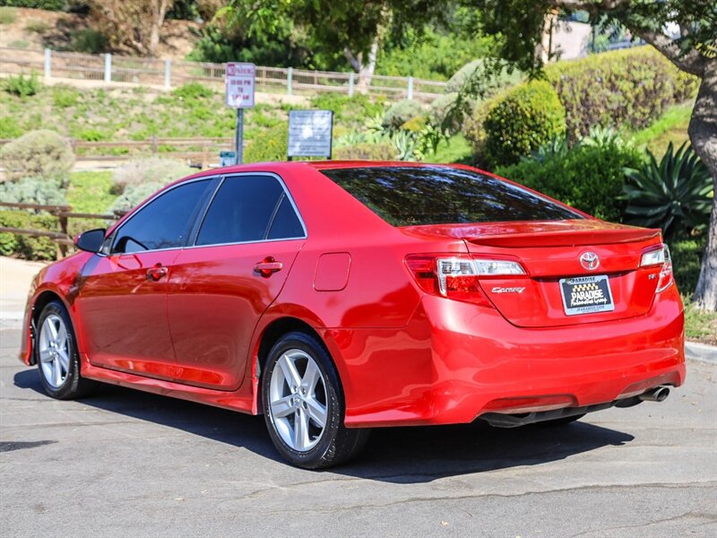 Used 2014 Toyota Camry SE FWD image 3