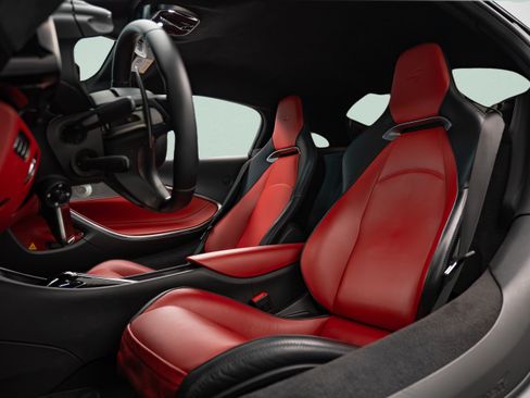 Used 2023 McLaren Artura RWD image 9