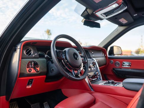 Used 2019 Rolls-Royce Cullinan image 2