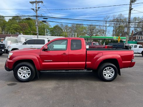 Used 2013 Toyota Tacoma 4x4 Access Cab V6 w/ TRD Sport Pkg image 3