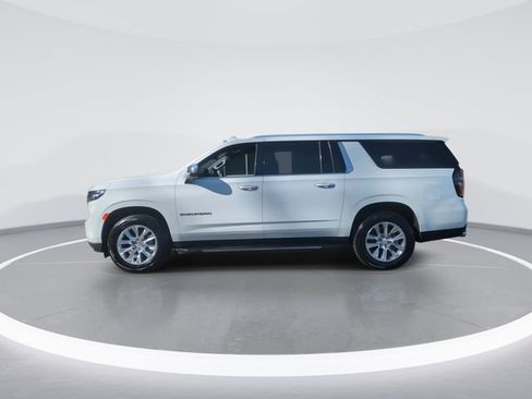 Used 2023 Chevrolet Suburban Premier image 5