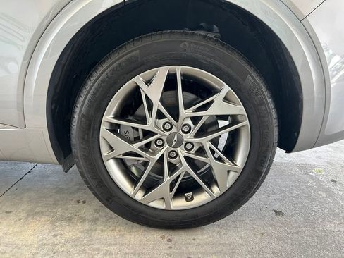 Used 2025 Genesis GV70 2.5T AWD/4WD image 16