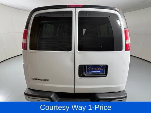 Used 2017 Chevrolet Express 3500 LT w/ LT Preferred Equipment Group RWD image 8