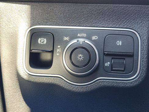 Used 2024 Mercedes-Benz GLB 250 GLB 250 image 22