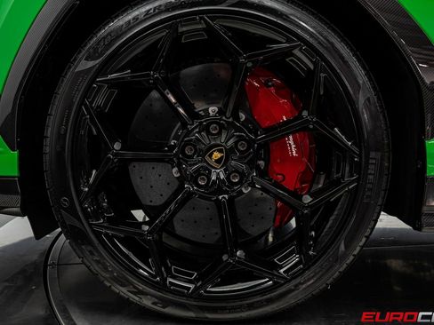 Used 2024 Lamborghini Urus Performante AWD/4WD image 30