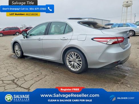 Used 2018 Toyota Camry XLE w/ Audio Package image 3
