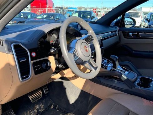 Used 2019 Porsche Cayenne S image 16