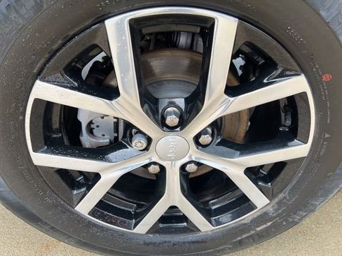 Certified 2023 Jeep Grand Cherokee Limited w/ Trailer Tow Prep Group (B) AWD/4WD image 7