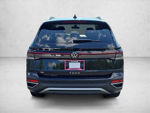 New 2026 Volkswagen Taos SE FWD image 4
