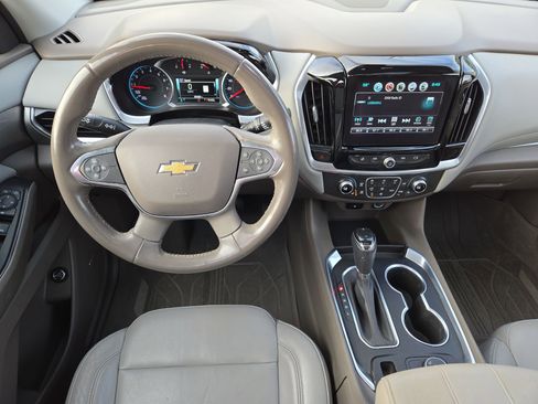 Used 2019 Chevrolet Traverse LT w/ LT Premium Package FWD image 14