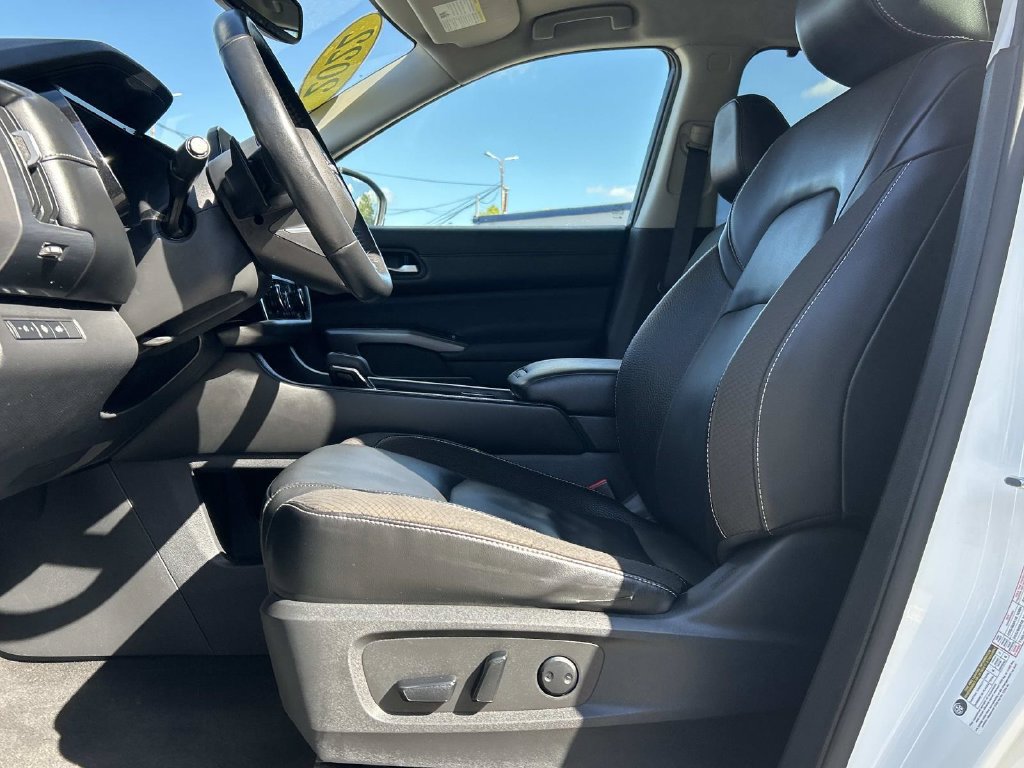 Used 2022 Nissan Pathfinder SL AWD/4WD image 14