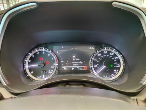 Used 2024 Toyota Highlander XLE FWD image 17