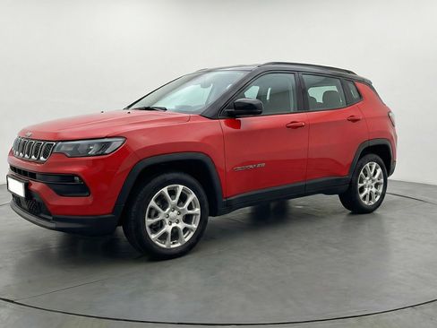 Used 2025 Jeep Compass Limited image 3