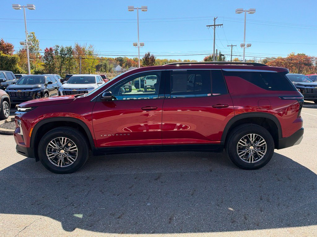 Used 2024 Chevrolet Traverse LT w/ Trailering Package AWD/4WD image 12