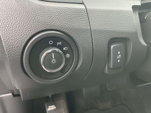 Used 2015 Ford Taurus SEL FWD image 18
