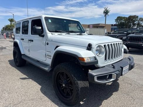 Used 2018 Jeep Wrangler Unlimited Sahara AWD/4WD image 3