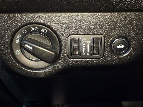 Used 2021 Dodge Challenger SXT image 26