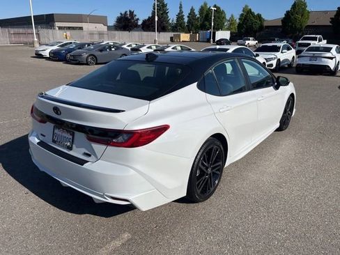 Used 2025 Toyota Camry XSE FWD image 5